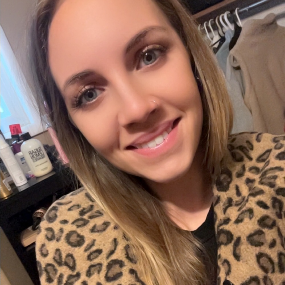 Meet your Posher, Lena